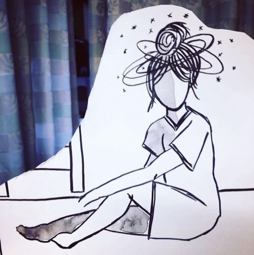 tekening van een zittende vrouw met lusvormige wervelingen rond haar hoofd die duizeligheid uitbeelden